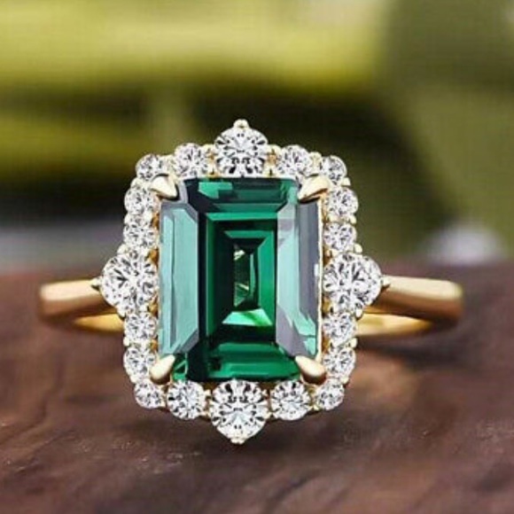 NWT 18K GOLD Plated Luxury Ring - Picture 2 of 3